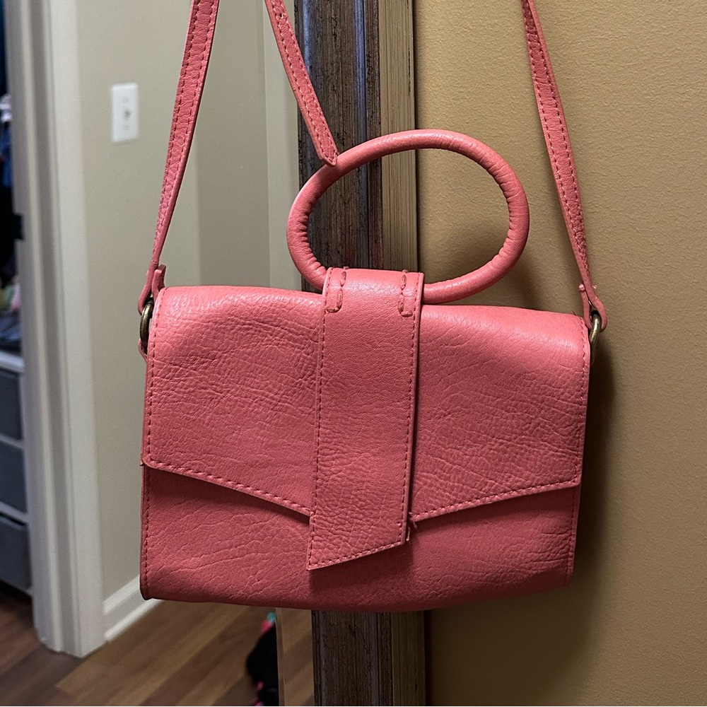 Universal Thread Magnetic close envelope clutch crossbody